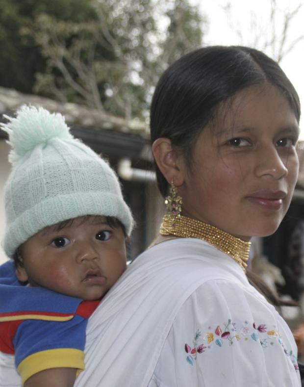 Mother and child Ecuador - UNTITLED ©2005 Martin Oretsky